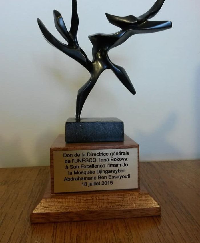 Trophée « Arbre de la Paix » remis par Irina Bokova à l&rsquo;Imam de Tombouctou, 18 juillet